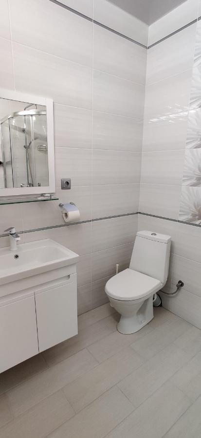 Luxury Apartments Atlant Lutsʼk Екстериор снимка
