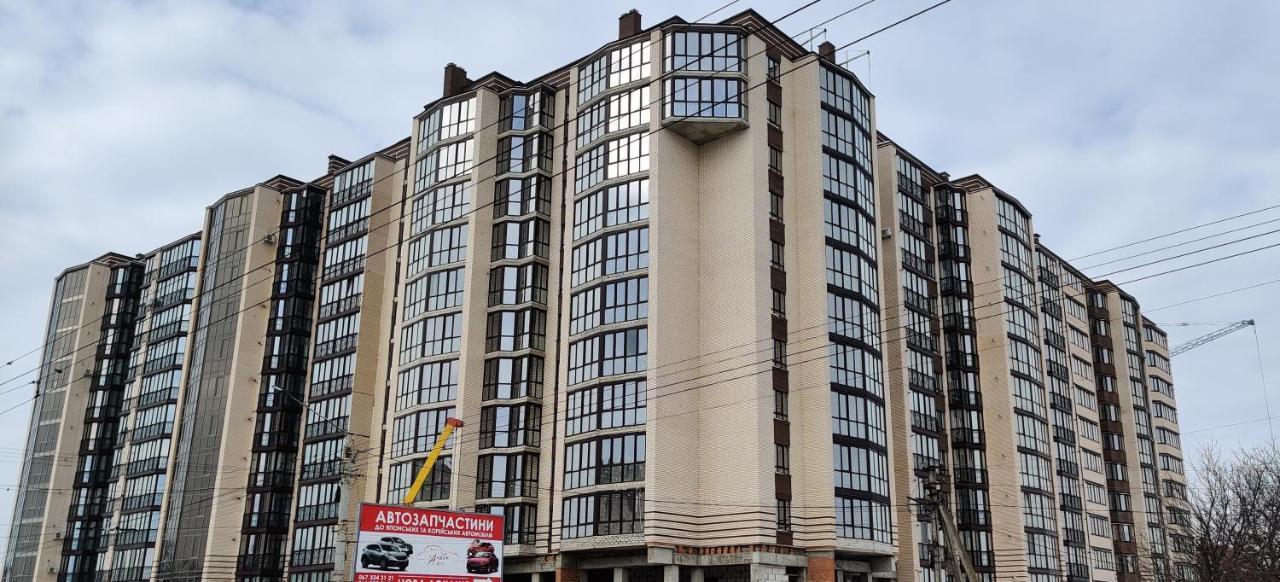 Luxury Apartments Atlant Lutsʼk Екстериор снимка